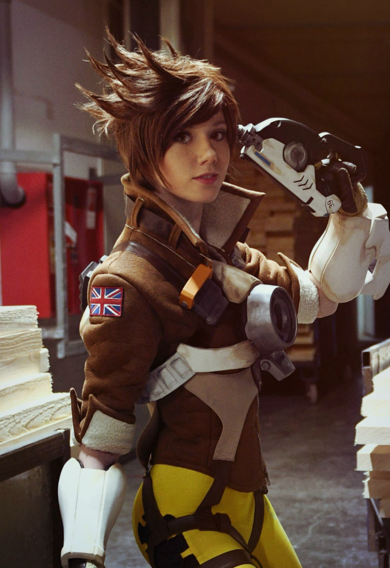 Illustration for article titled Tracer Cosplay Is Almost Perfect